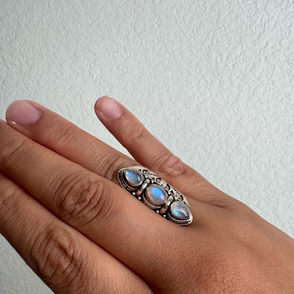 Elegant Silver Moonstone Ring • Sterling Silver 925